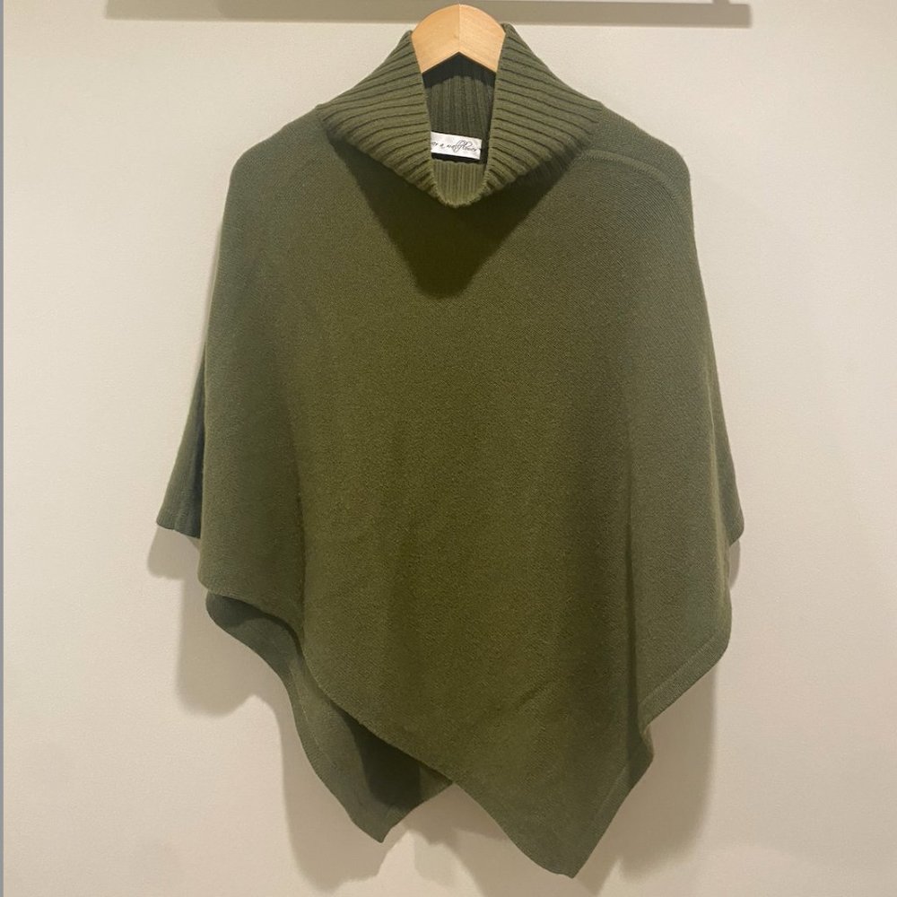 Never a Wallflower Green Cashmere Poncho (One Size)